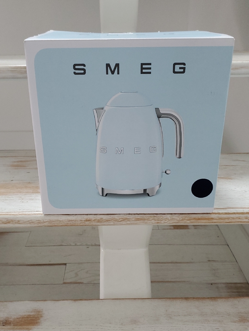 SMEG Navy Blue Retro Electric Kettle - Elegant Countertop Appliance